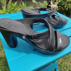Crocs Cyprus IV 3-strap platform heel sandal